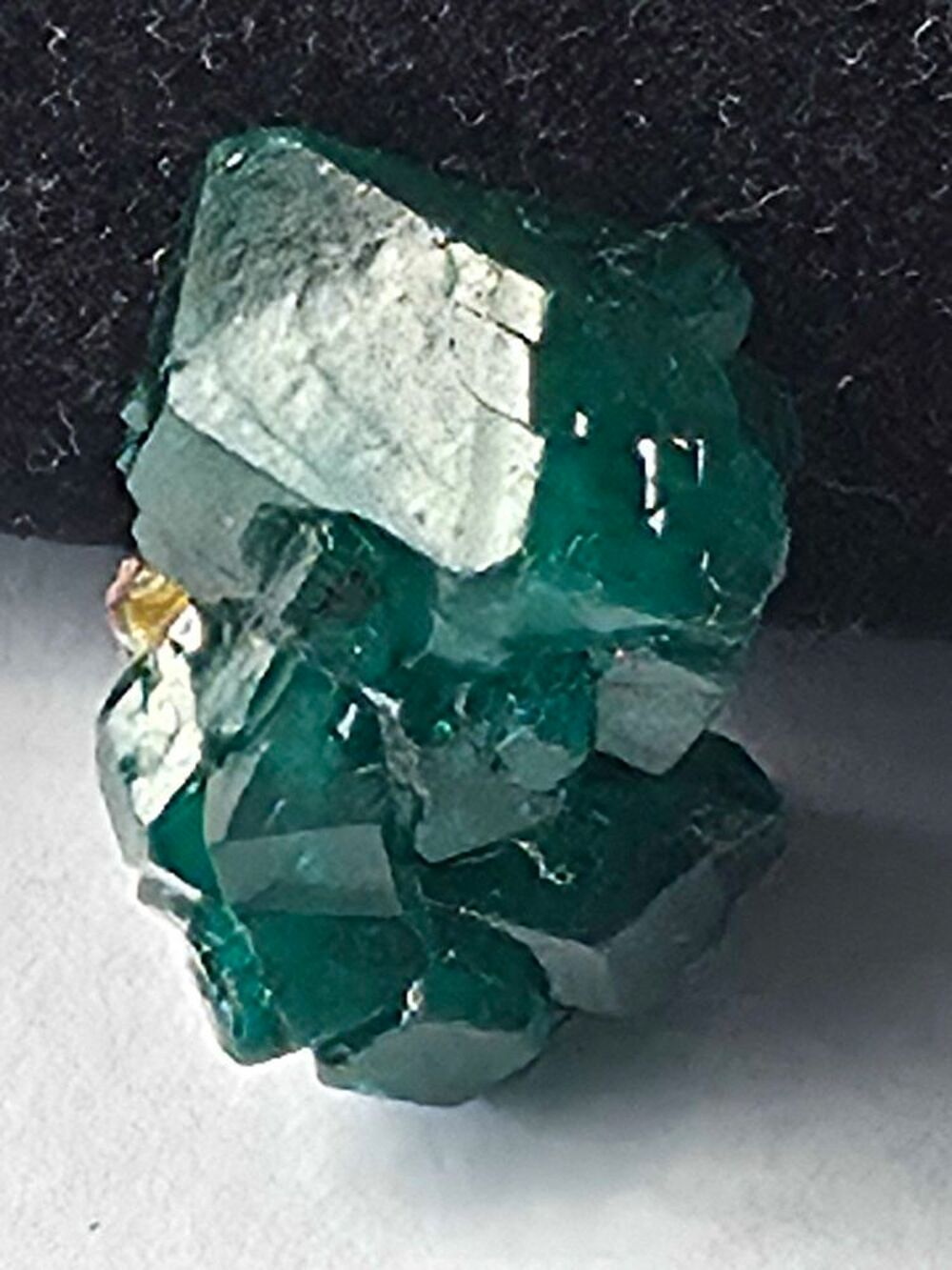 V&eacute;ritable cristal de Dioptase vert &eacute;meraude sur matrice (3g) 
