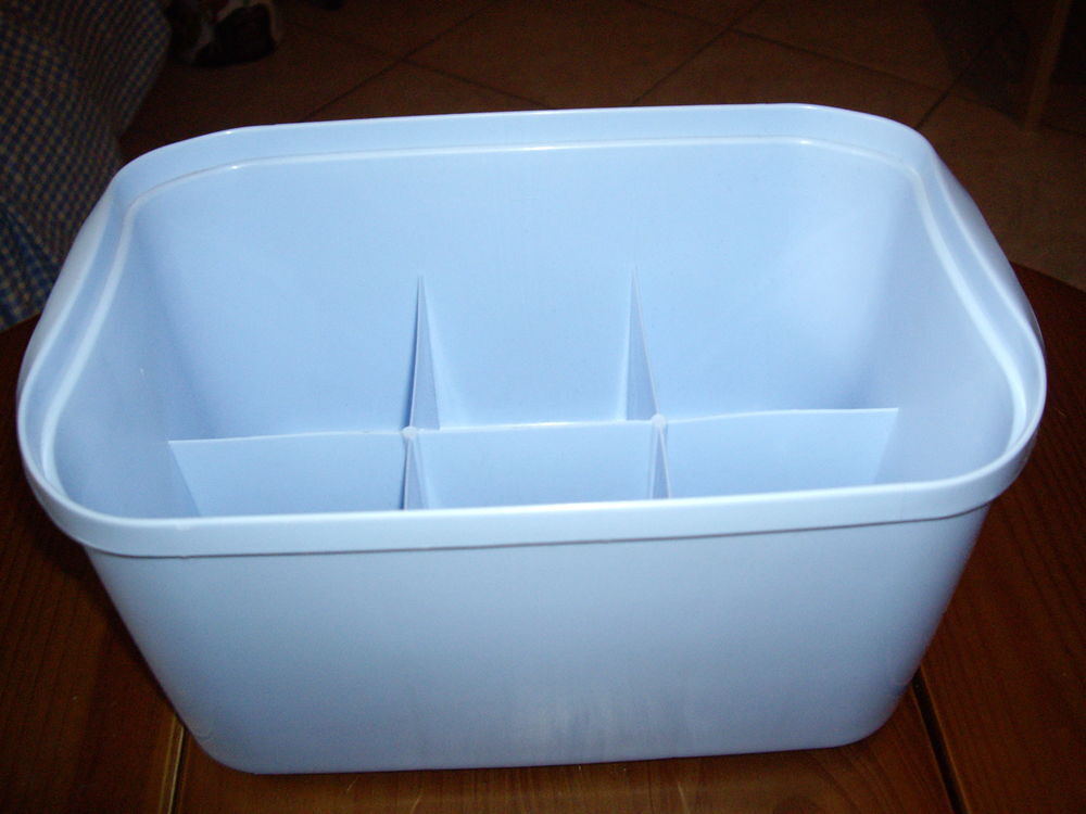 PORTE-BIBERON EN PLASTIQUE BLEU A 6 COMPARTIMENTS Puriculture