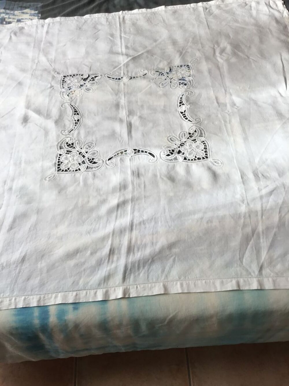Nappe avec appliques en dentelle et ses serviettes Bon &eacute;tat Décoration