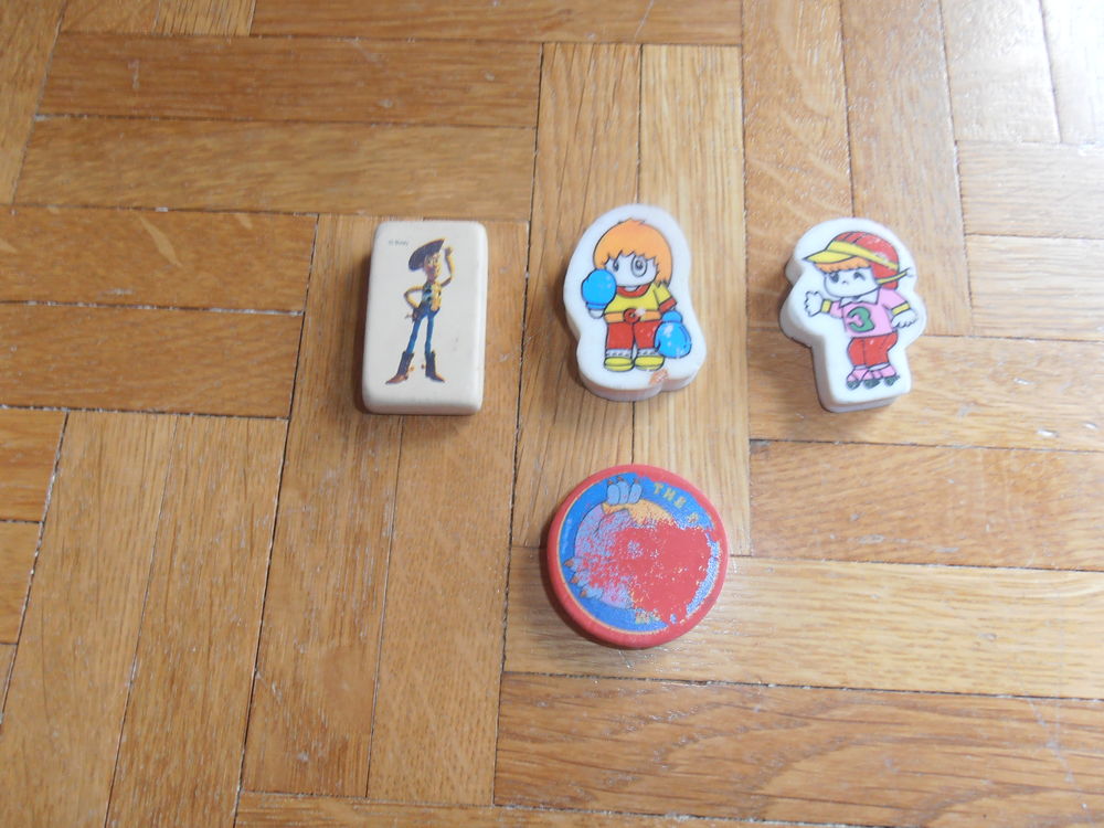 Lot de 4 gommes (28c) Jeux / jouets