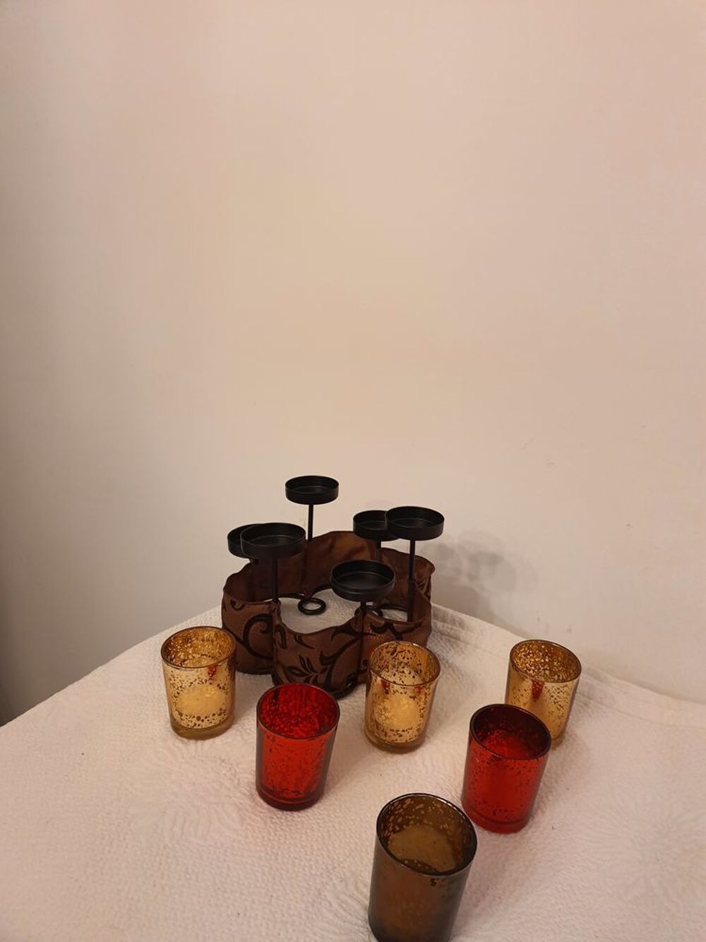 Support+m&eacute;tal+avec+6+bougeoirs+en+verre Décoration
