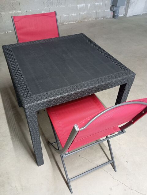 table avec deux chaises 40 Saône (25)
