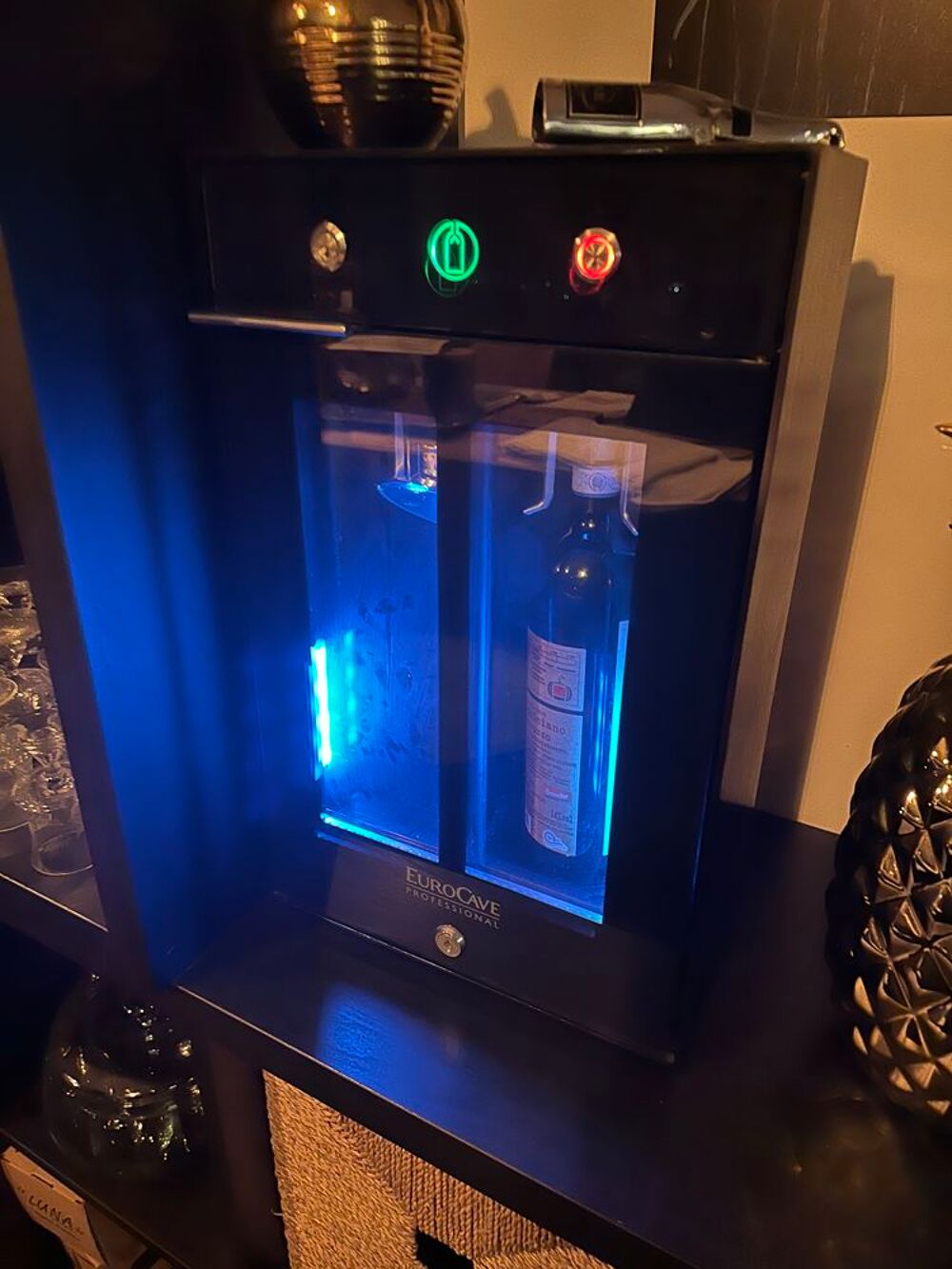BAR A VIN PROFESSIONNEL AVEC LED LUMINEUX ET TELECOMMANDE 
Cuisine