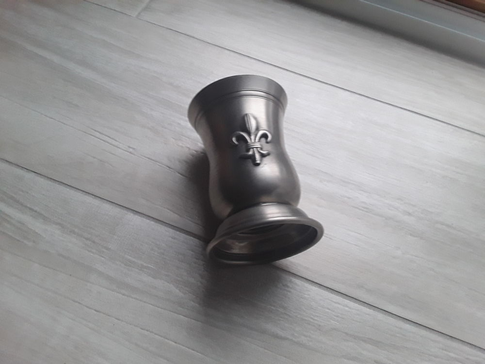 Pot &agrave; crayon en etain tbe Décoration