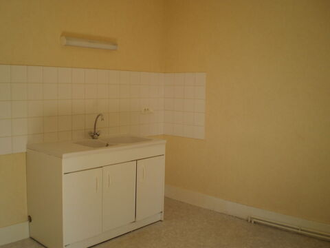   APPARTEMENT A L'ETAGE Appartement - 3 pi�ce(s) - 70 m�