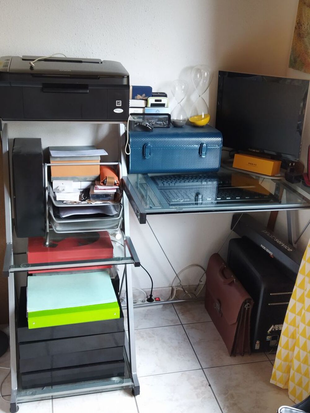 Bureau multim&eacute;dia verre Meubles