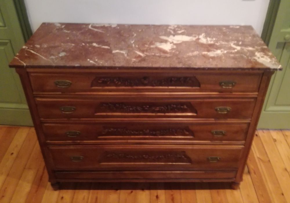 Commode 1900 en merisier avec marbre rouge Meubles