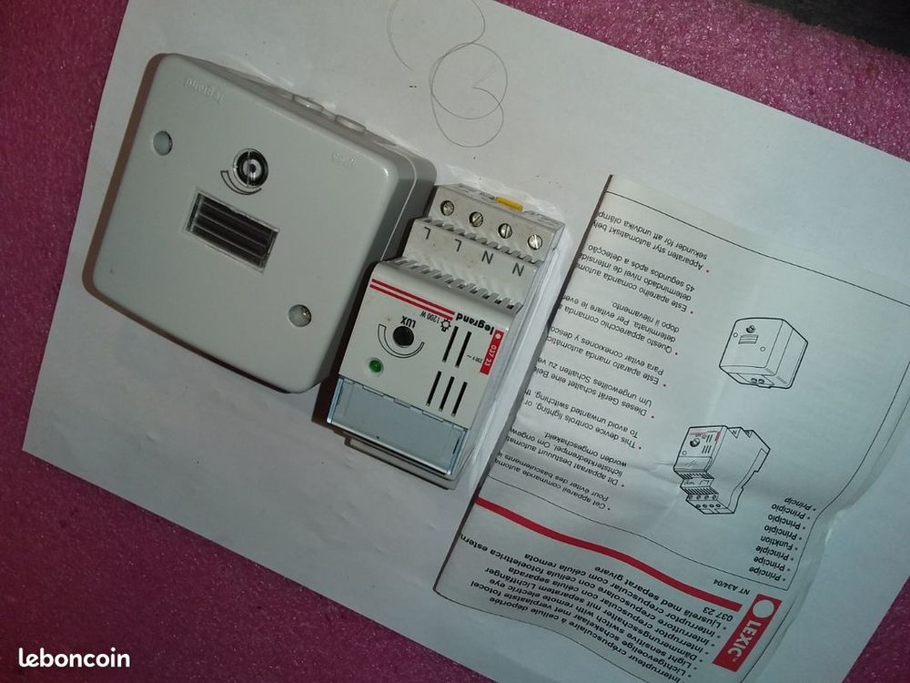 Legrand Interrupteur cr&eacute;pusculaire &agrave; cellule d&eacute;port&eacute;e 0 a 20 Bricolage
