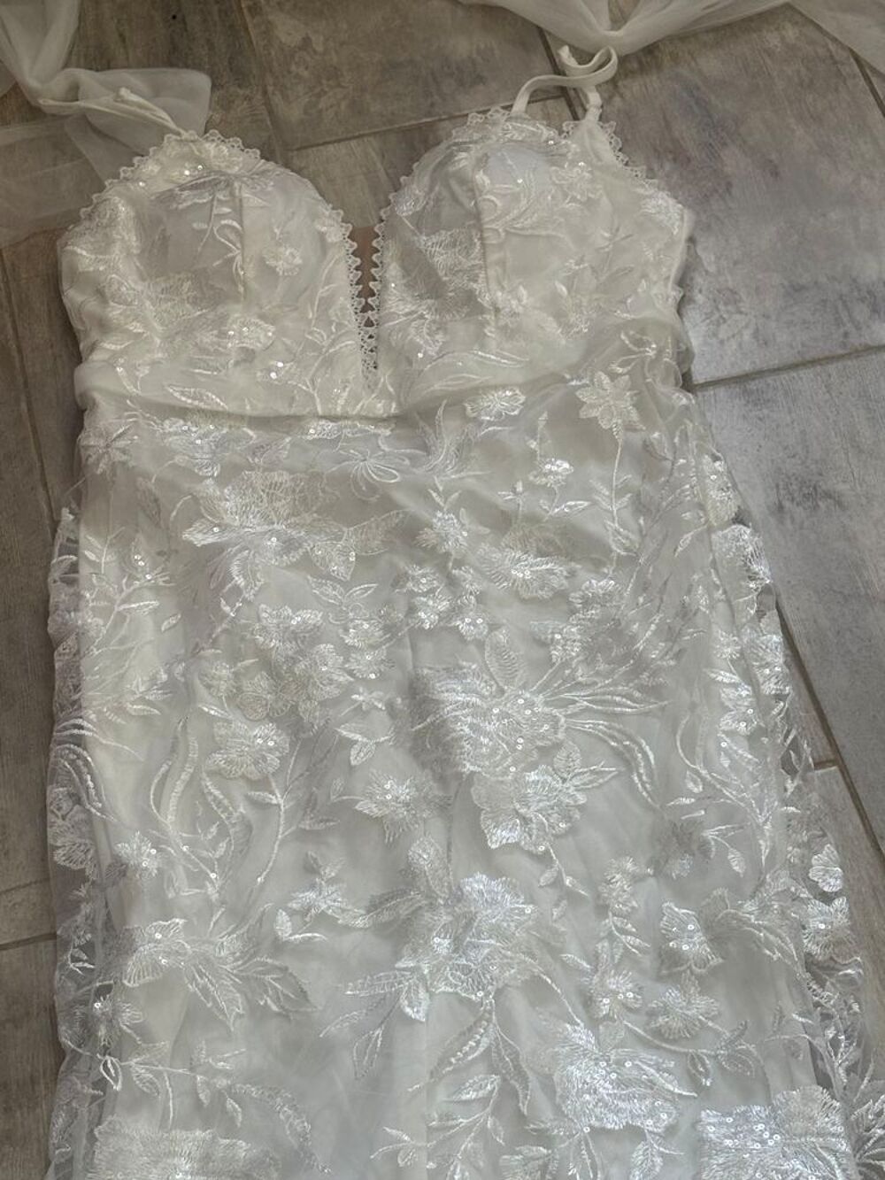 Robe blanche de mari&eacute;e Vêtements