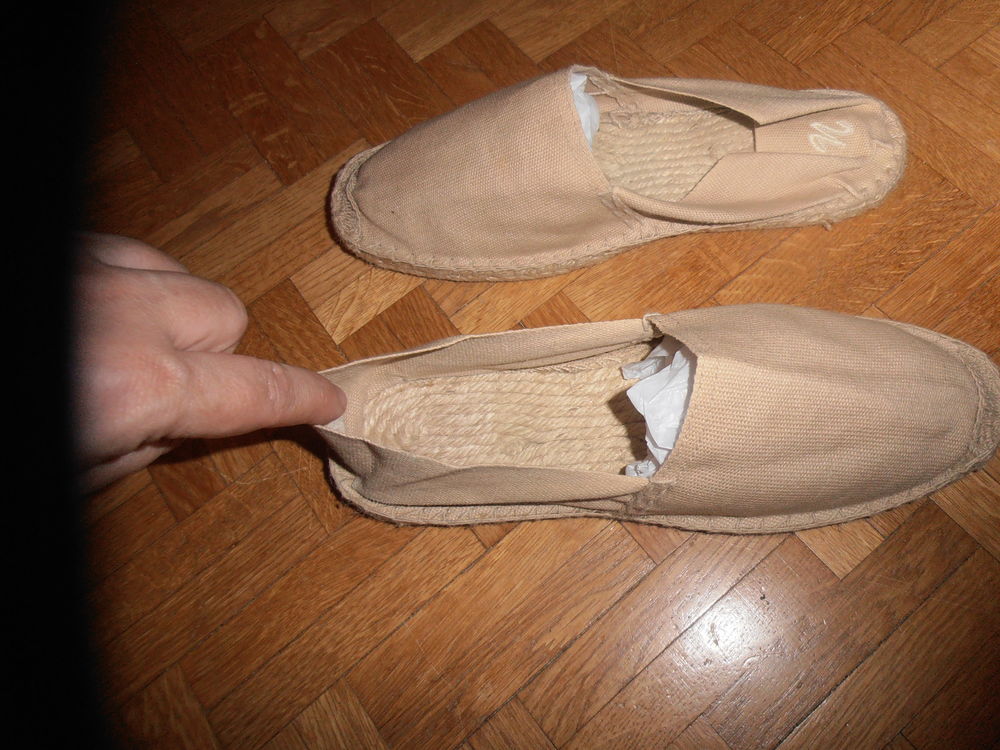 Paire d'espadrilles beiges (77) Chaussures