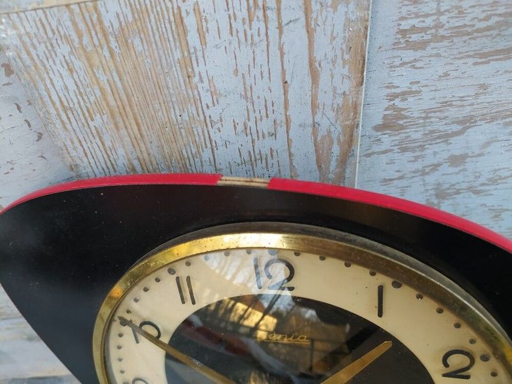 Pendule Murale Vintage G&eacute;nia Formica Noir et Laiton
