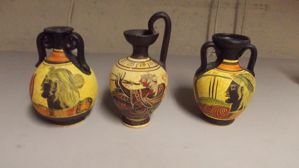 3 petits vases grecs Décoration