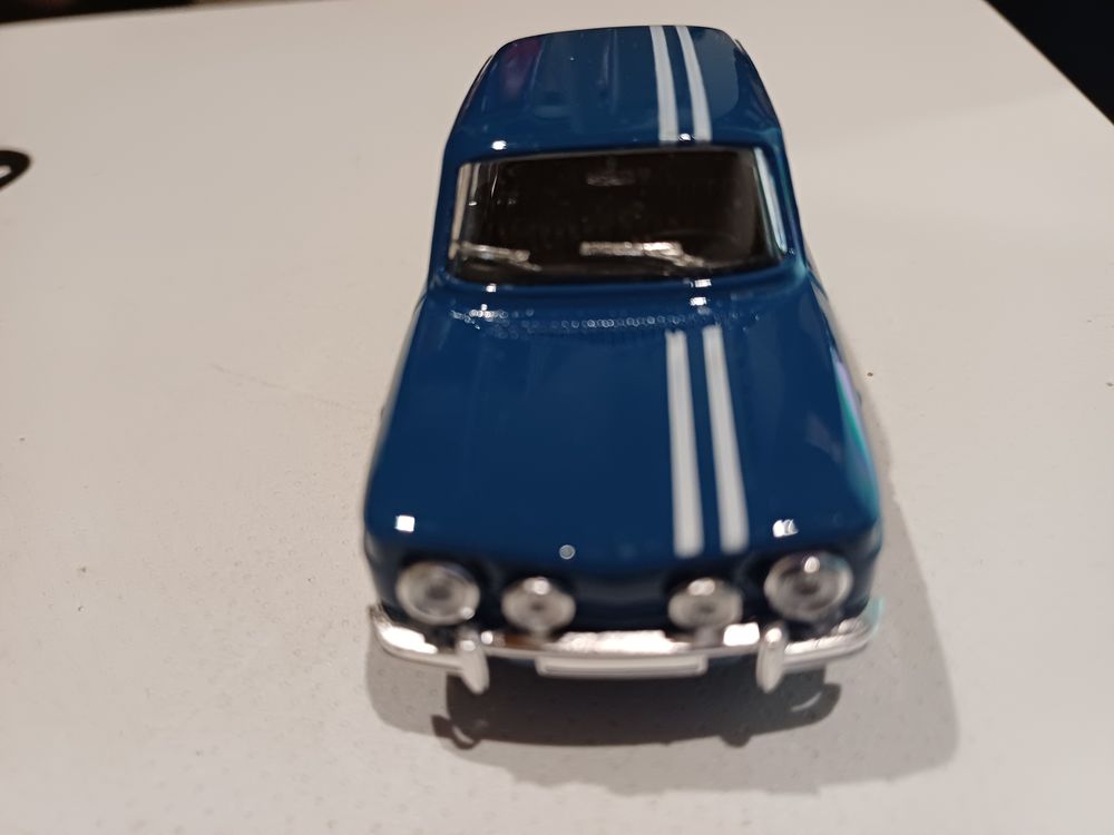 Renault 8 1/43 e 
