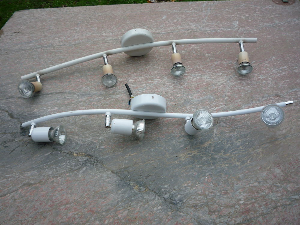 Lustre/plafonnierbarre articul&eacute;e spot
70cm /77cm
15€ pi&egrave;ce Décoration