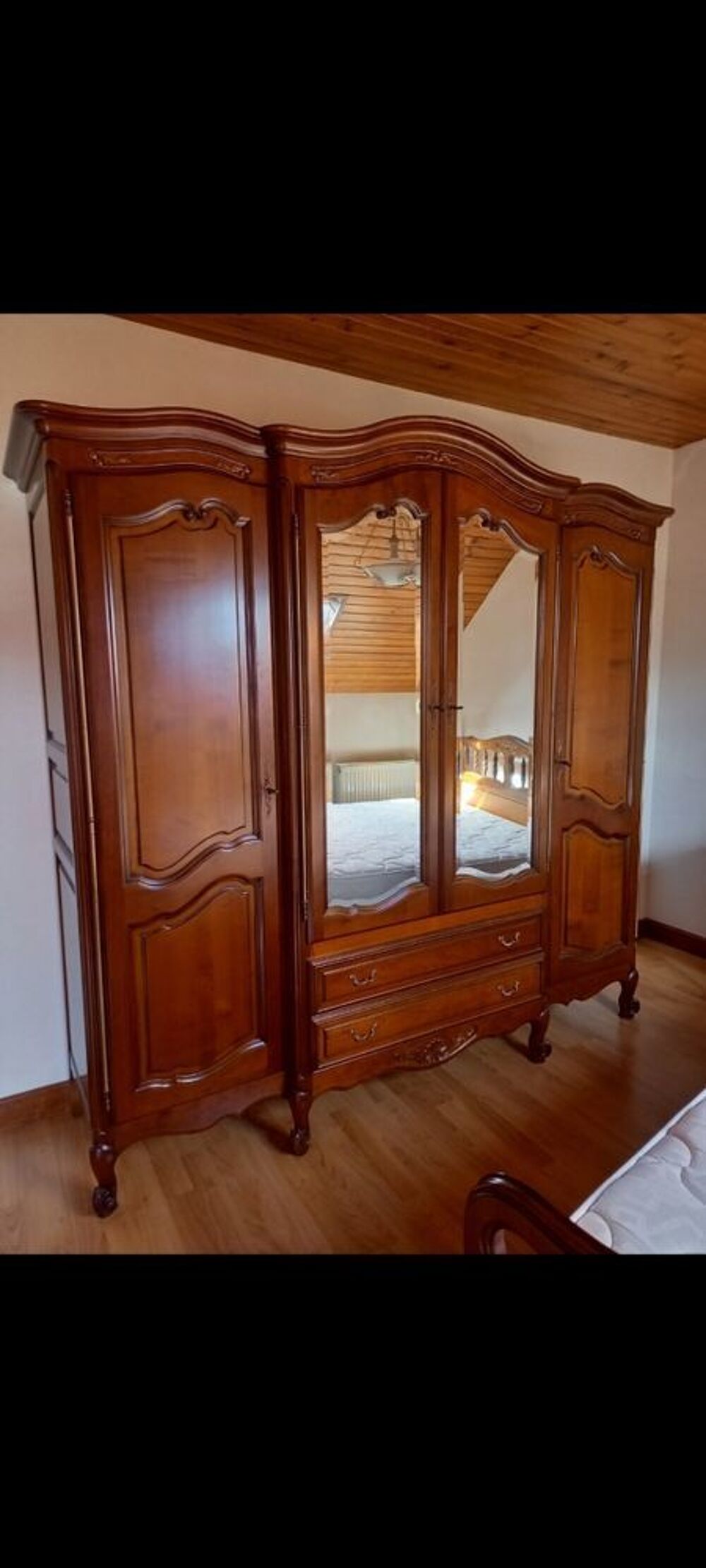 chambre compl&egrave;te en merisier Corp avanc&eacute; Meubles