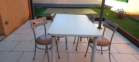 Table avec 4 chaises  40 Alixan (26)