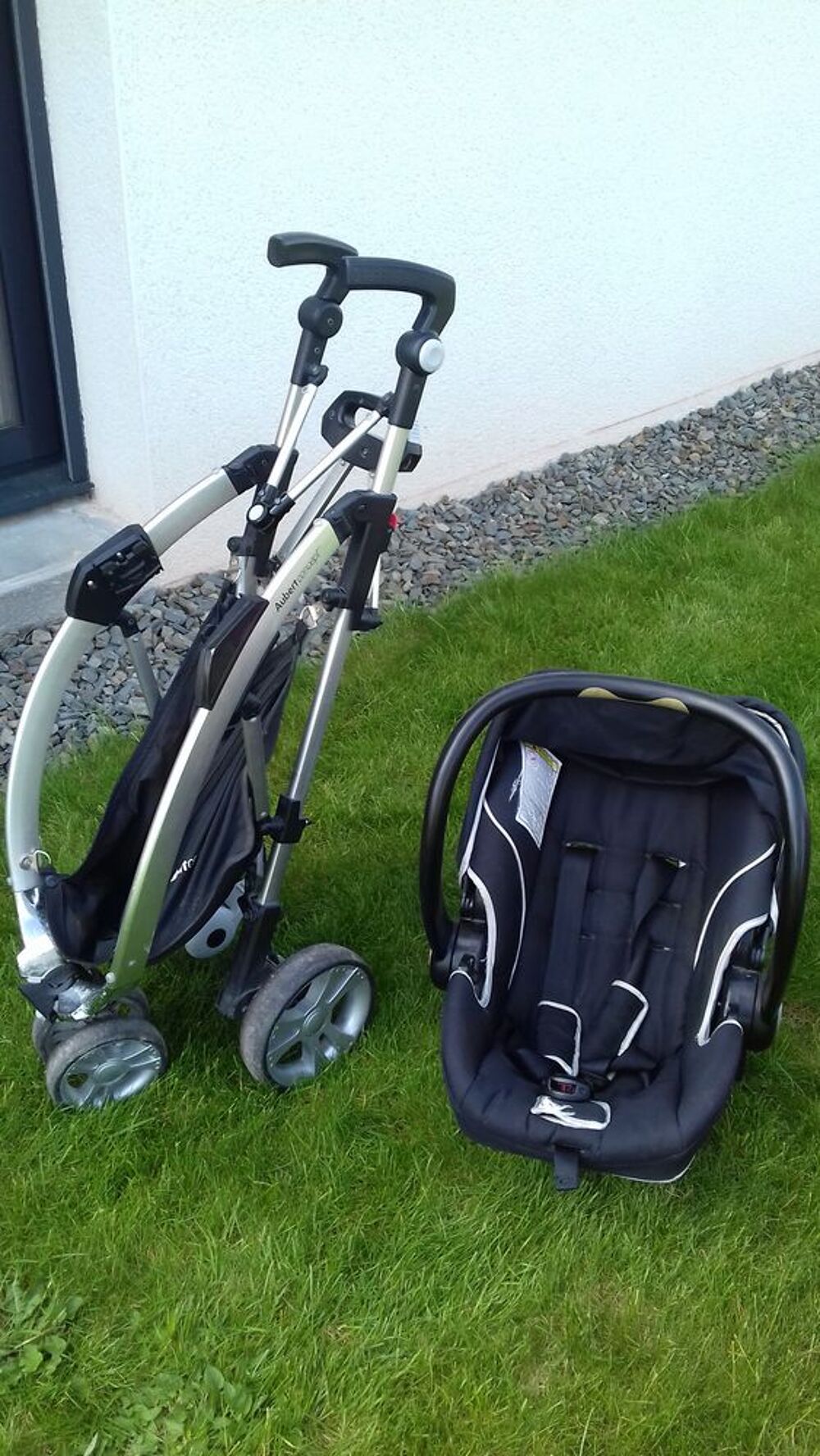 poussette trio + un lit auto qui s'adapte &eacute;galement dessus Puériculture