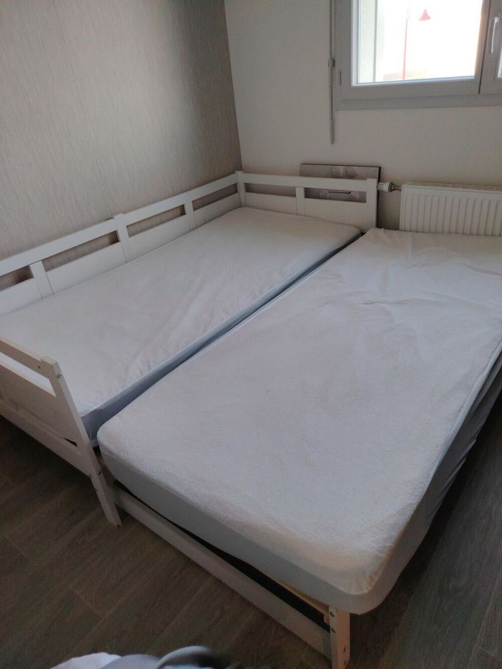 Lit gigogne blanc en pin massif + 2 matelas m&eacute;moire Meubles