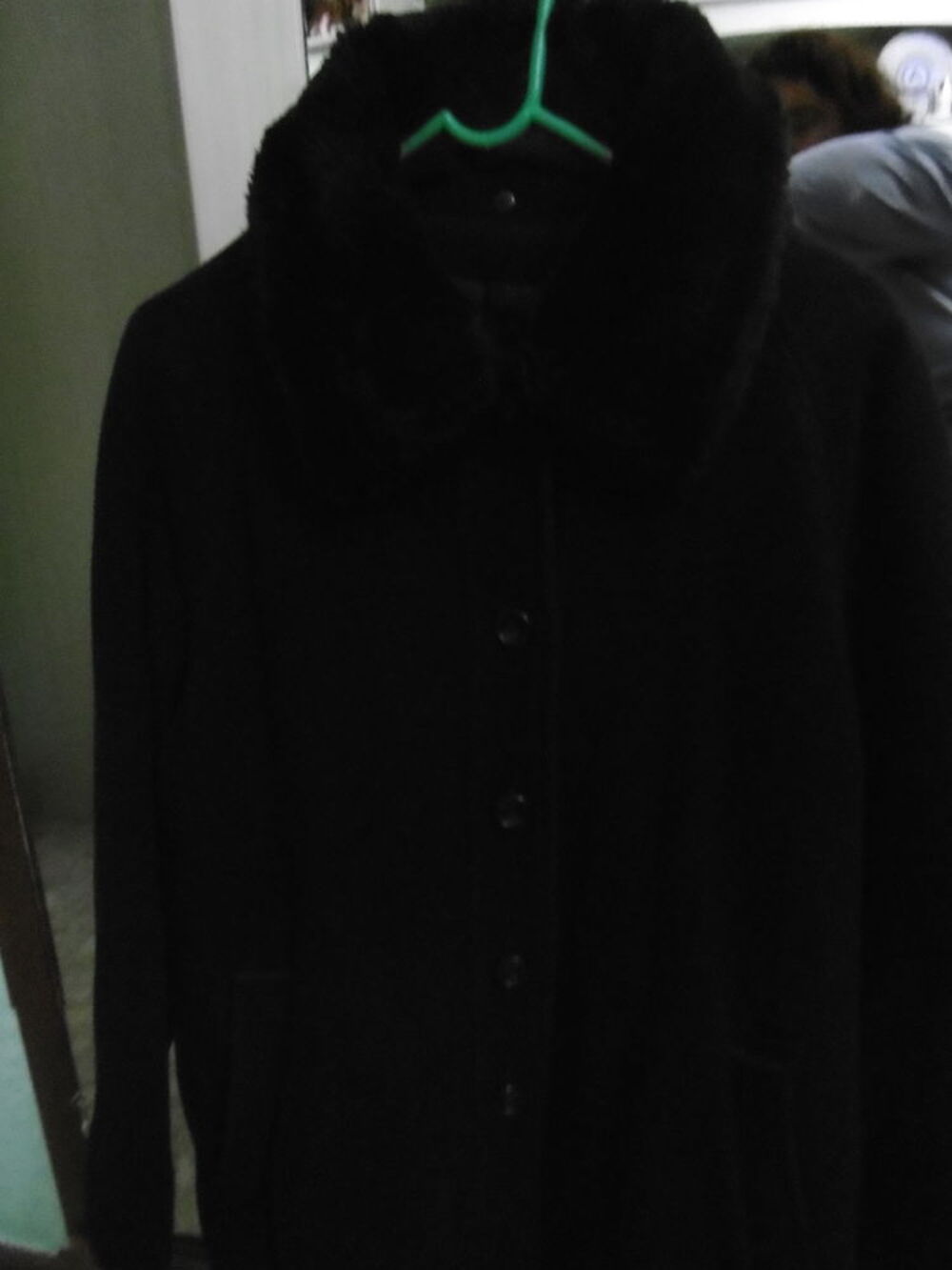 Manteau noir femme avec col fourr&eacute; et poches, T42, XL Vtements