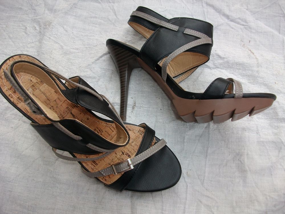 Escarpins Noir la&ccedil;age camel pt 39 talons 11 cm-neufs Chaussures