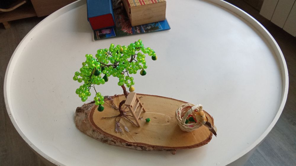 Poirier en perles sur socle en bois Décoration