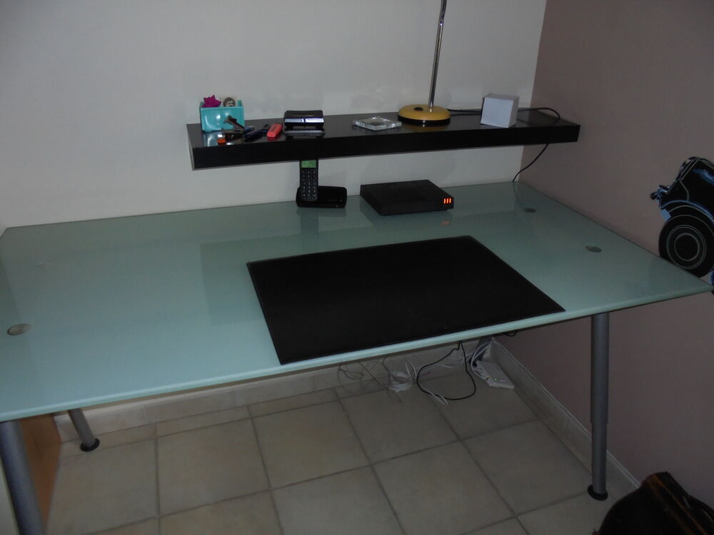 Table de bureau. Meubles
