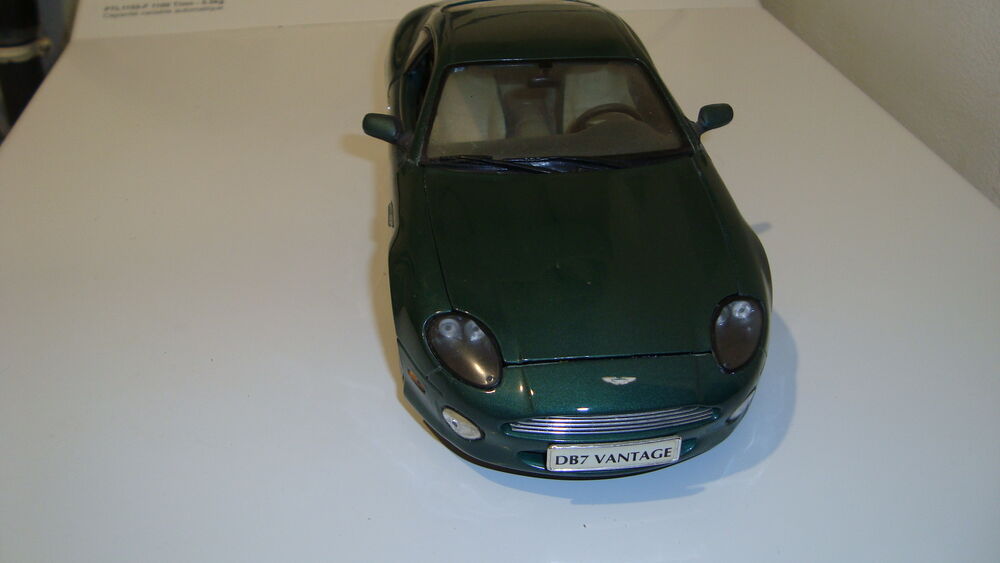 Aston Martin DB7 Vantage au 1/18&egrave; 