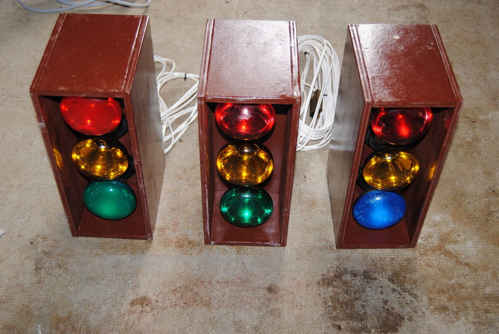 Lot de 3 rampes de 3 spots couleurs. Décoration