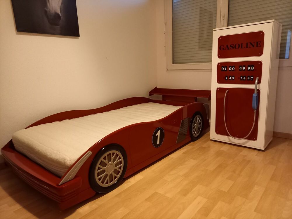 Lit voiture + sommier + matelas + armoire Mobilier enfants