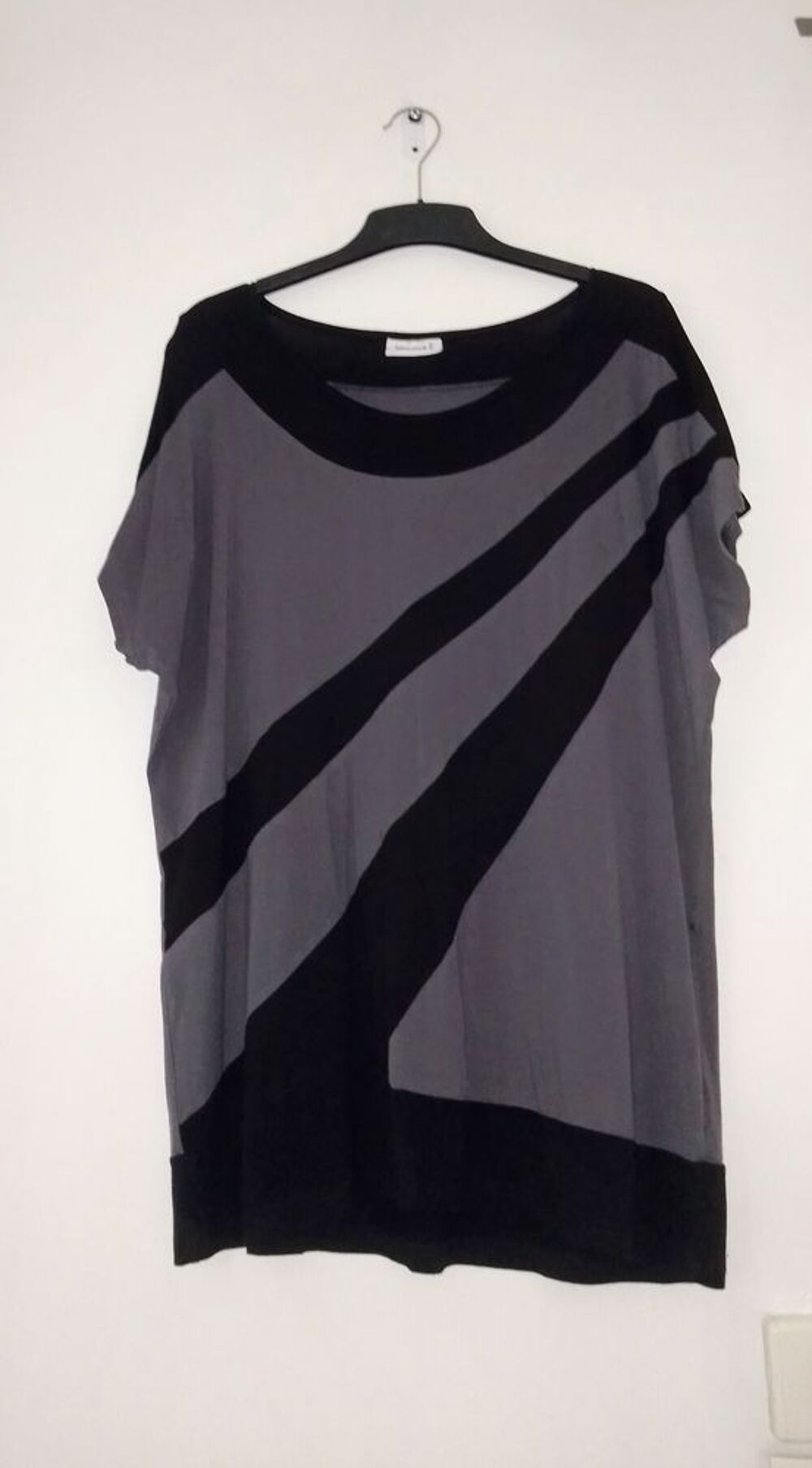 Lot de deux tee-shirts longs 42/44 Vêtements
