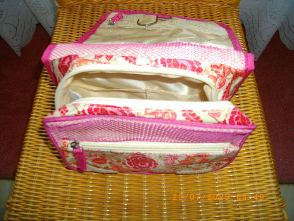 Trousse de toilette rose Maroquinerie