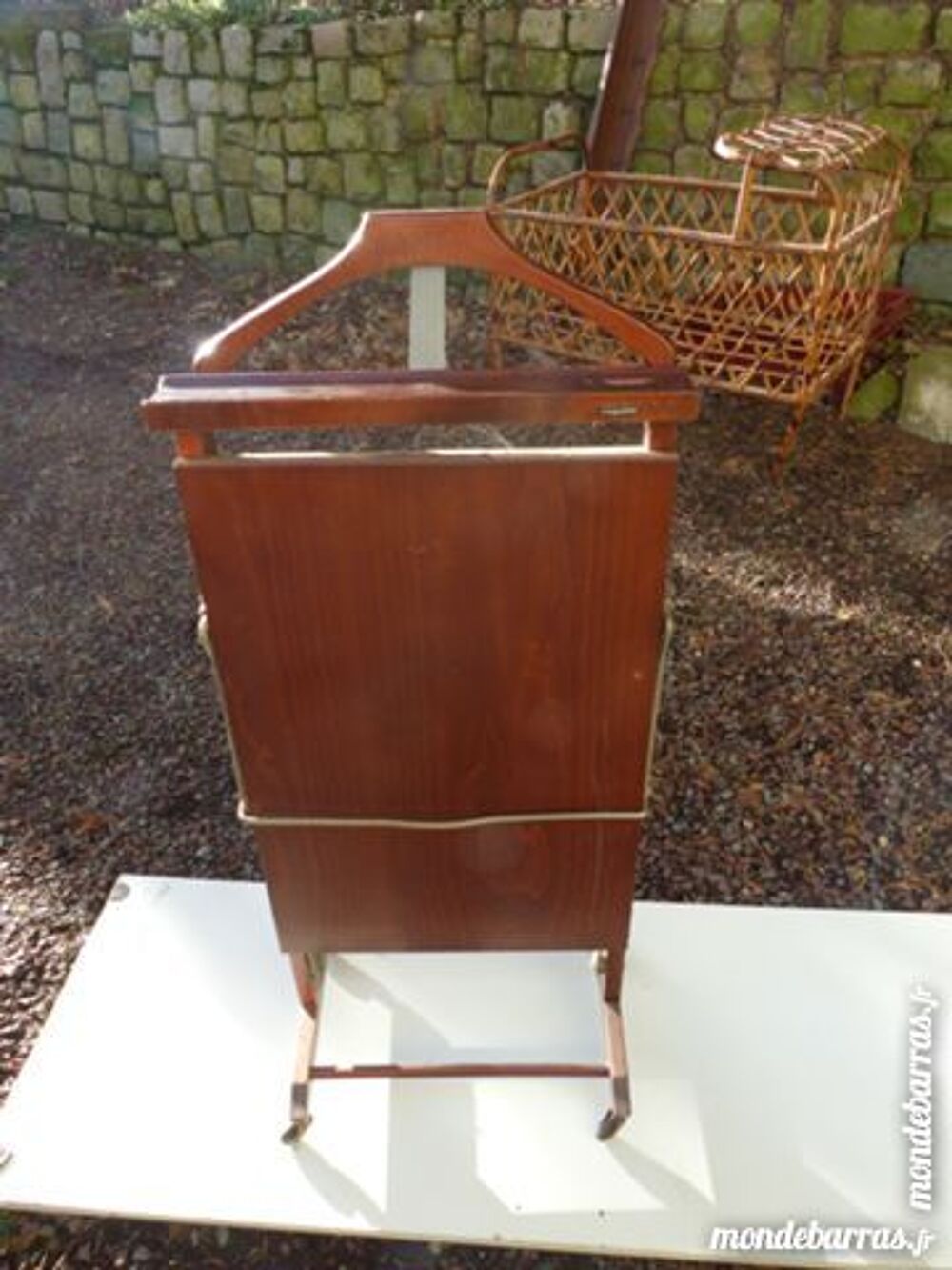 VALET pour v&ecirc;tements sign&eacute; " REGUITTI " Meubles