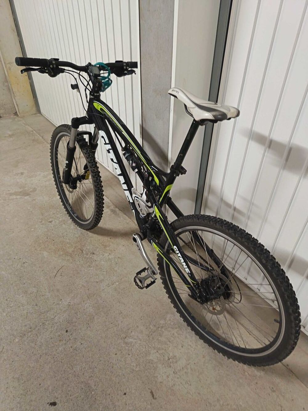 VTT Tout Suspendu Gitane Rocks. Freins hydrauliques. Taille L Vélos