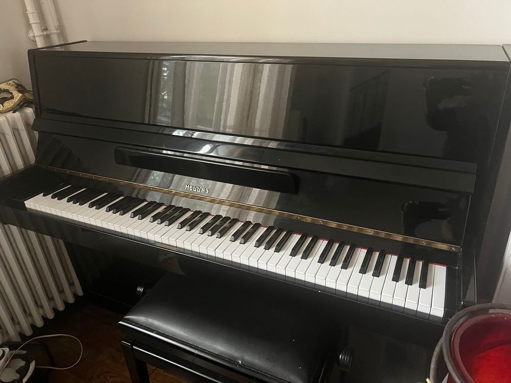 Piano Hellas laque noir Instruments de musique