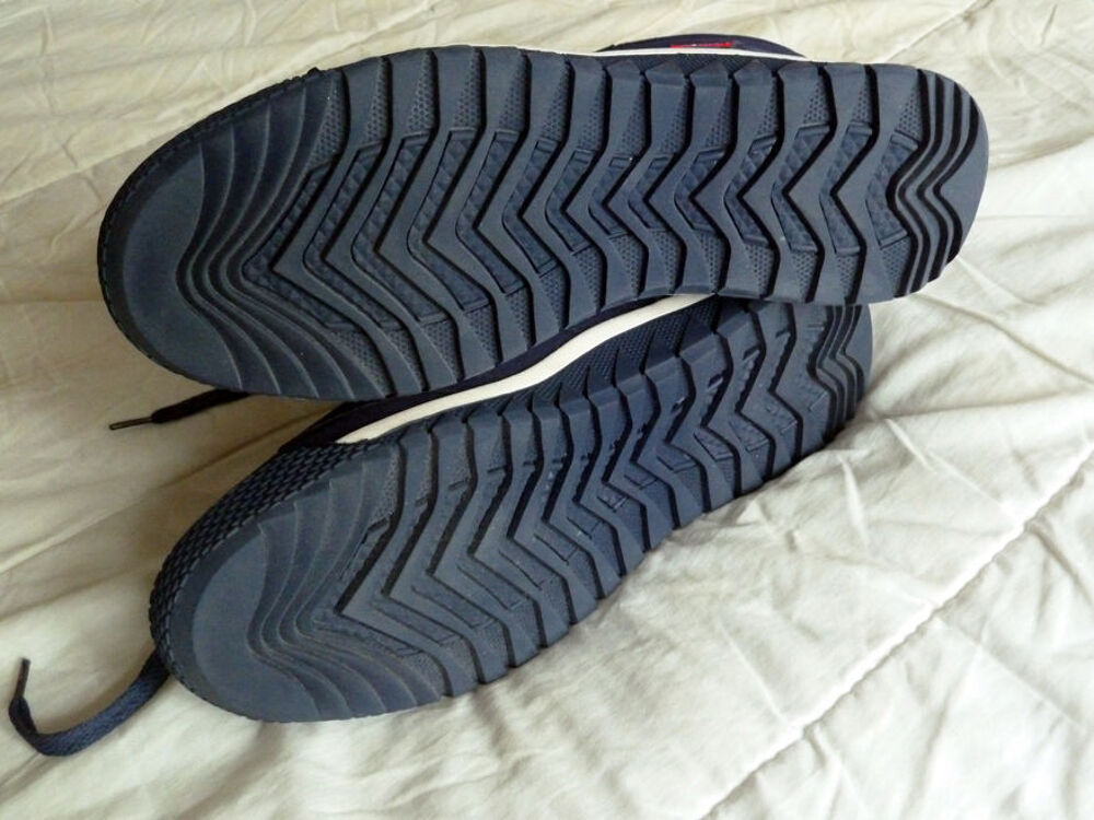 Chaussure de sport montante.T 42 Chaussures