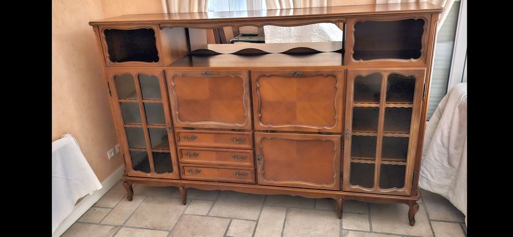 Meuble bahut en bois 5 portes et 3 tiroirs
Meubles