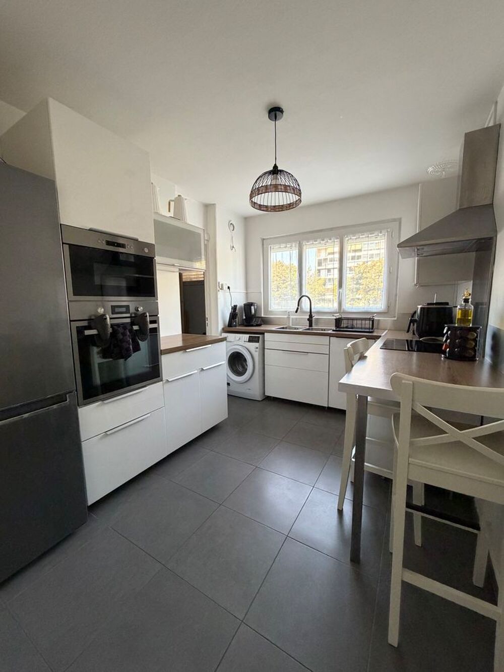 Vente Appartement VÉNISSIEUX ? Beau T3 de 67 m² avec balcon et cave, situé en Vénissieux