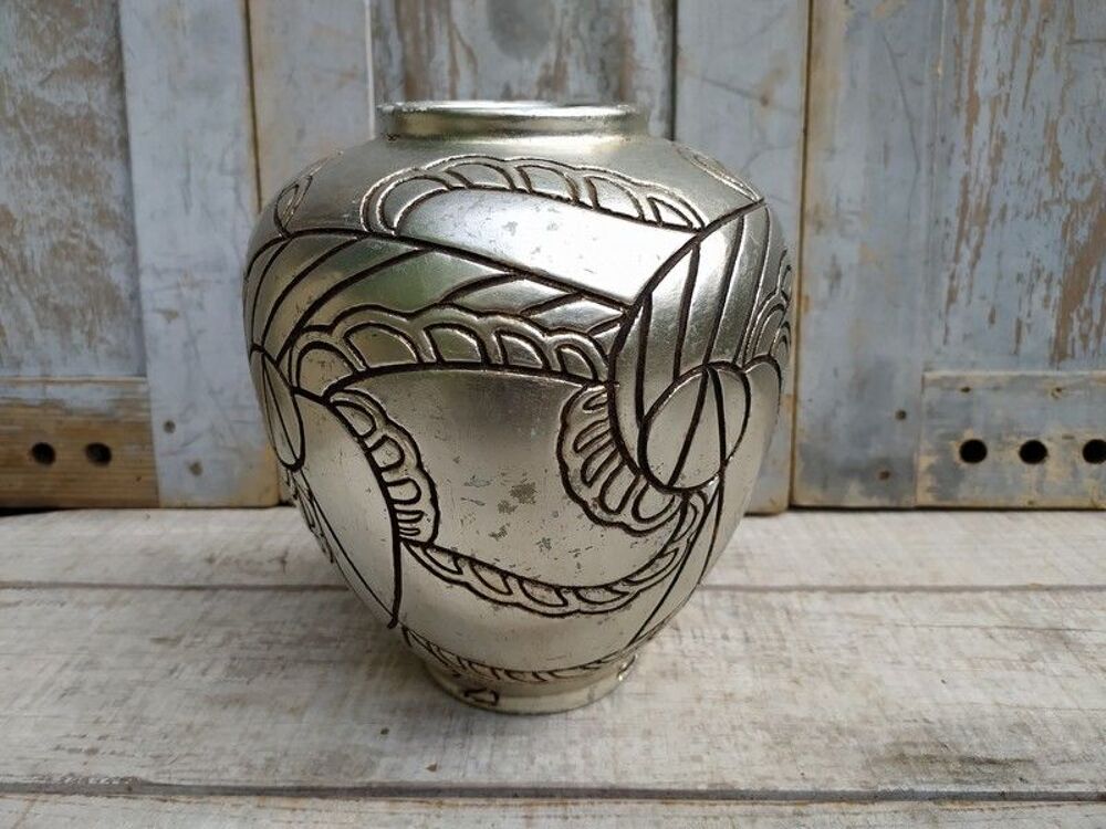 Vase en Porcelaine ou Verre Opaline Argent&eacute; Art D&eacute;co. Décoration
