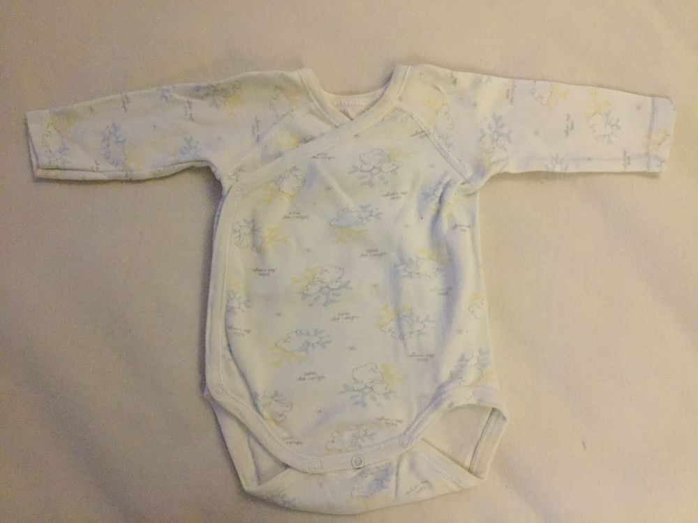 4 bodies et 1 sweatshirt 1 mois = 5€ Puériculture