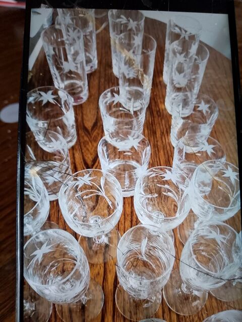Serie de 28 verres cristal de boheme... Metz (57)