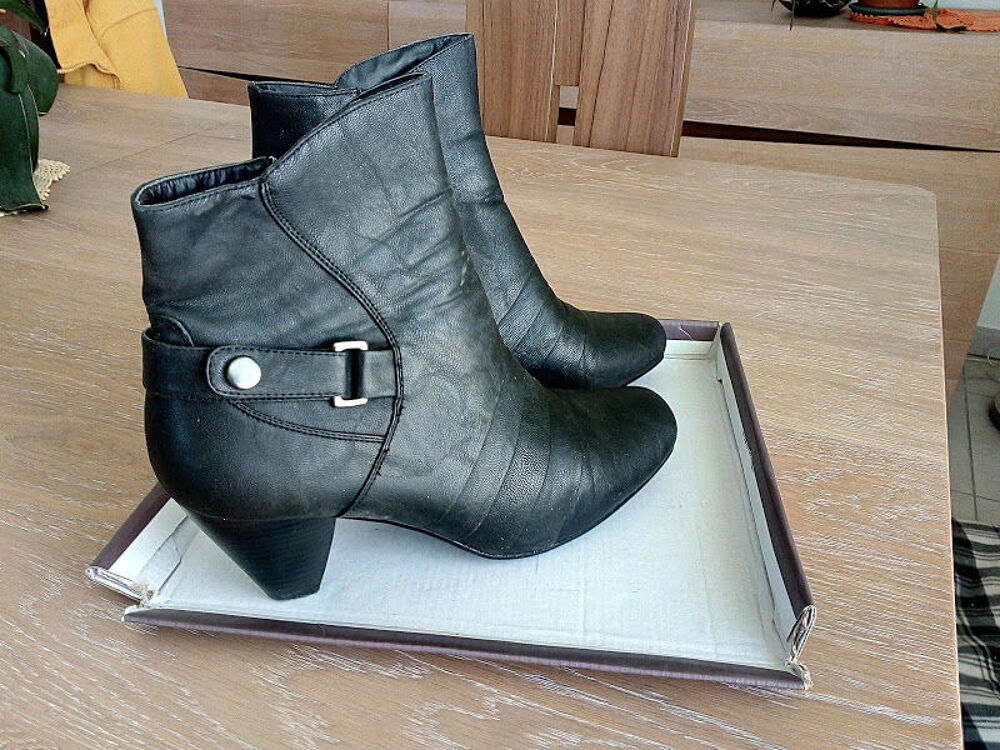 Bottines FEMME noir
Chaussures