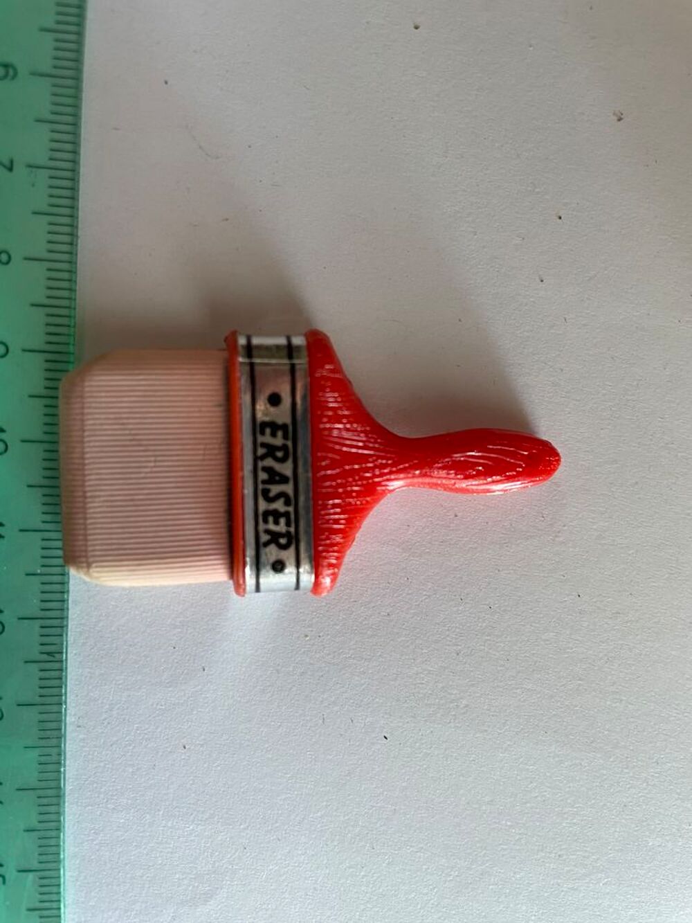 Gomma gomme eraser collection pinceau rouge et blanc 