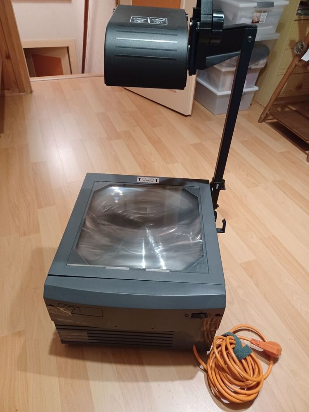 retro projecteur + ecran +tableau papier Photos/Video/TV