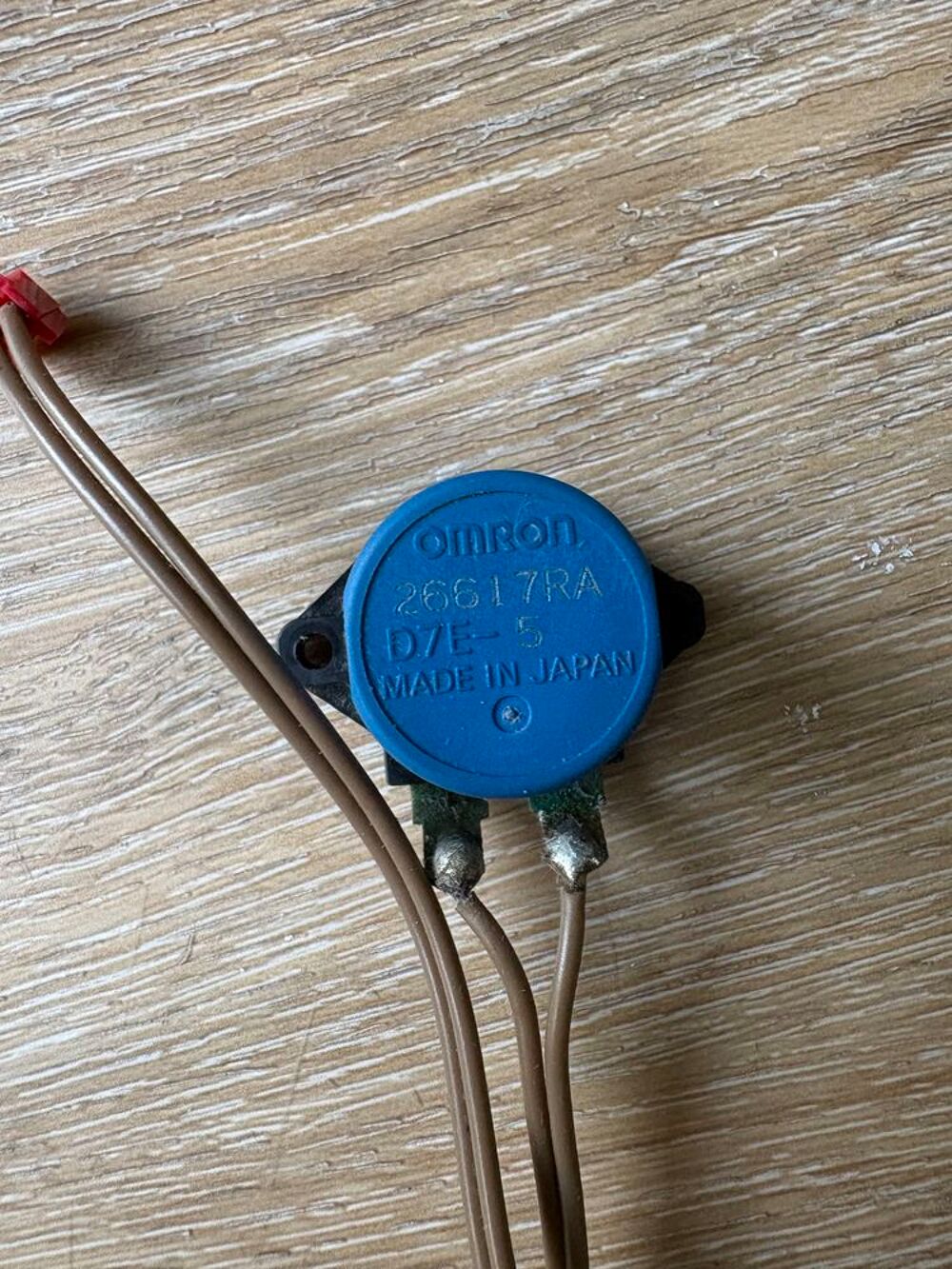 Dispositif anti-basculement de s&eacute;curit&eacute; pour les po&ecirc;les &agrave; p&eacute;trole qlima Electroménager