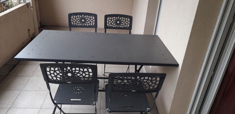 TABLE 140 AVEC 6 CHAUSES Fr�jus (83)