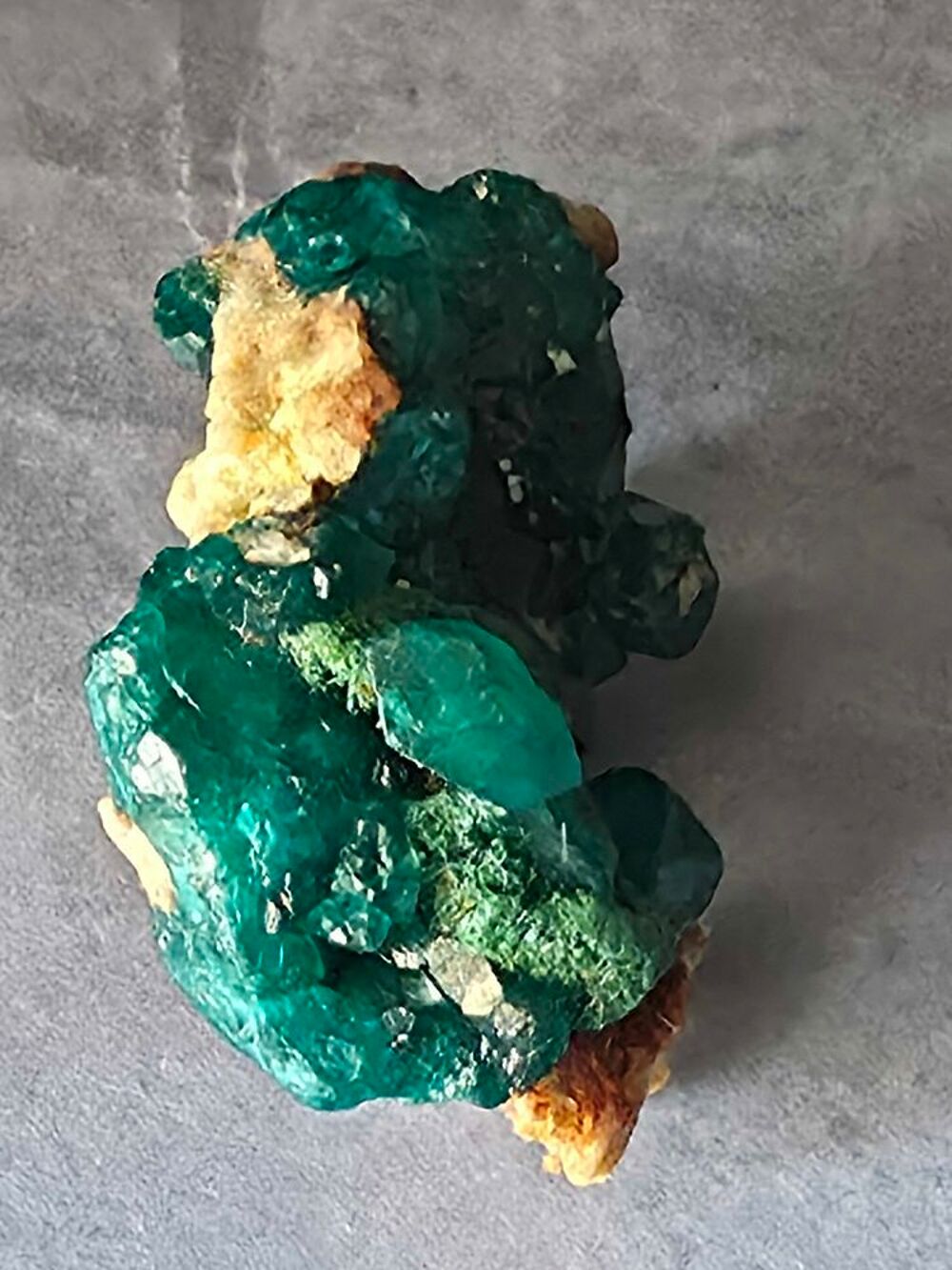 Dioptase Cristallis&eacute;e sur Matrice-Splendide Vert Emeraude du Katanga (10g) 