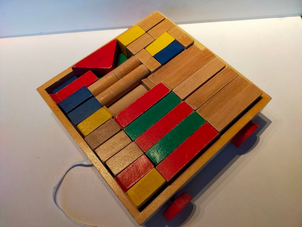 BOIS Jeu construction chariot pi&egrave;ces diverses
Jeux / jouets