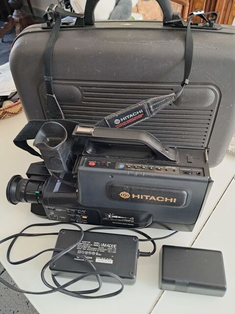 camera hitachi avec 50 cassettes 200 Clermont-Ferrand (63)