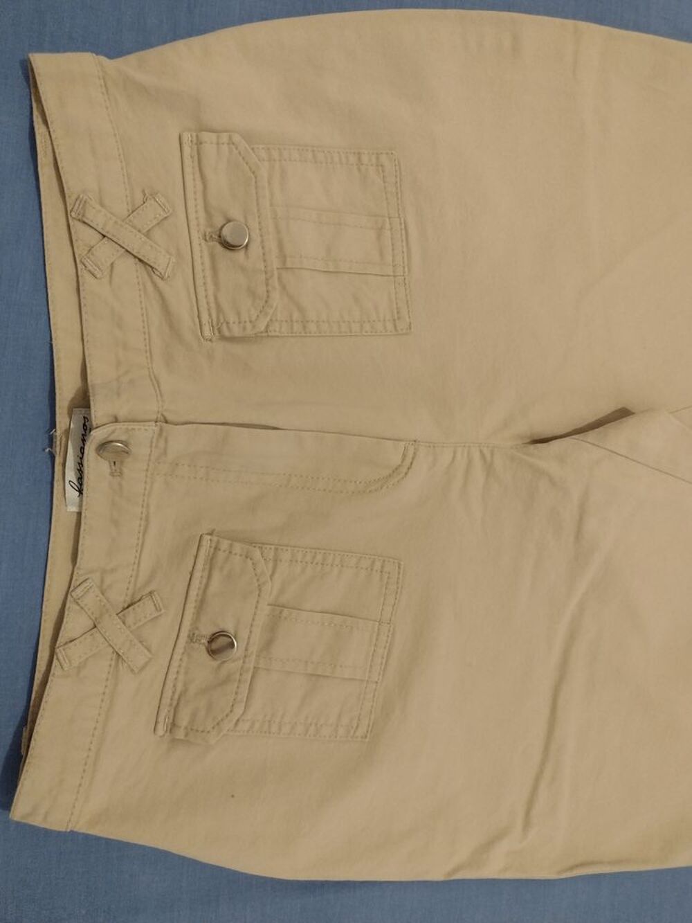 
Pantalon court &eacute;cru Vêtements