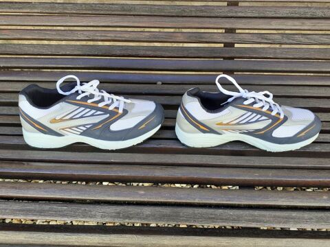 Paire de chaussure de sport T43 en très bon état 10 Bussac-sur-Charente (17)